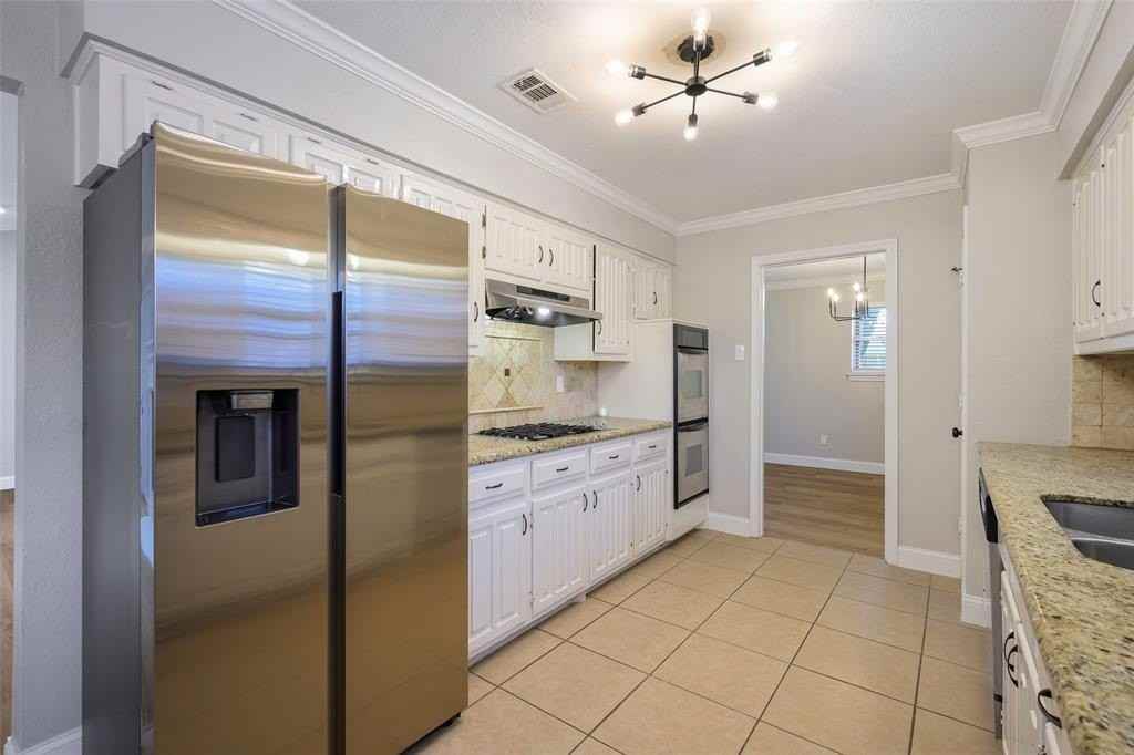 1109 Edgewood Dr - Photo 5 of 17