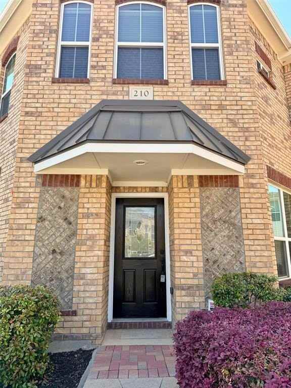 210 Belleville Dr - Photo 2 of 22