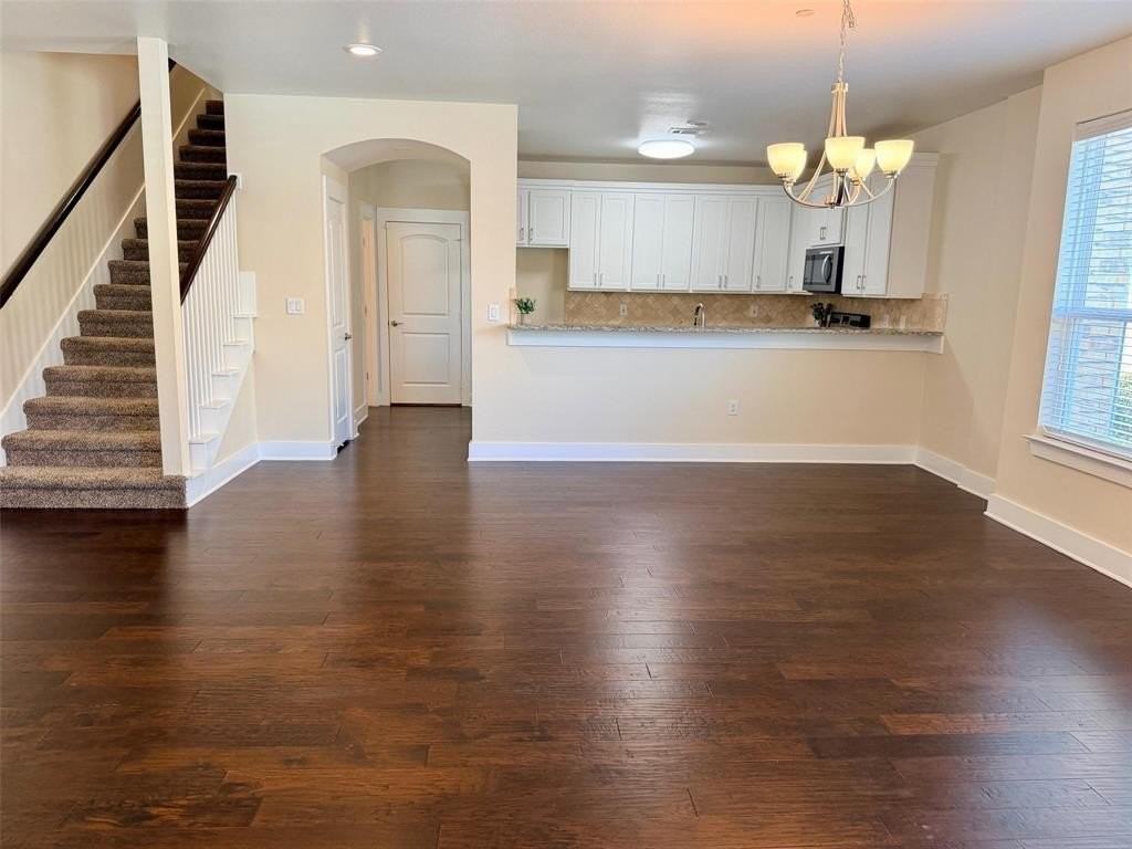 210 Belleville Dr - Photo 4 of 22