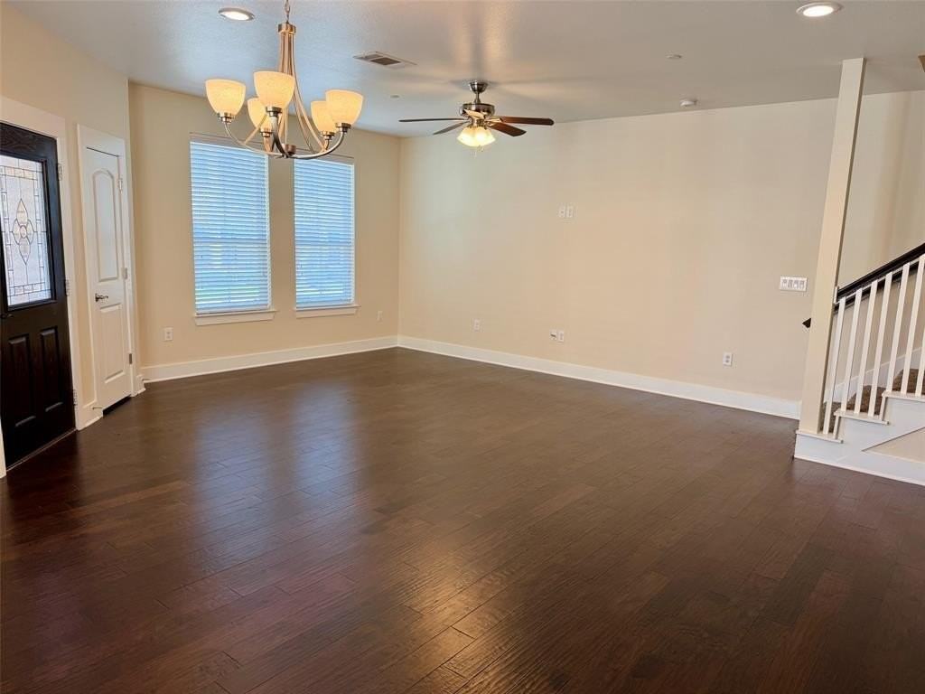 210 Belleville Dr - Photo 5 of 22