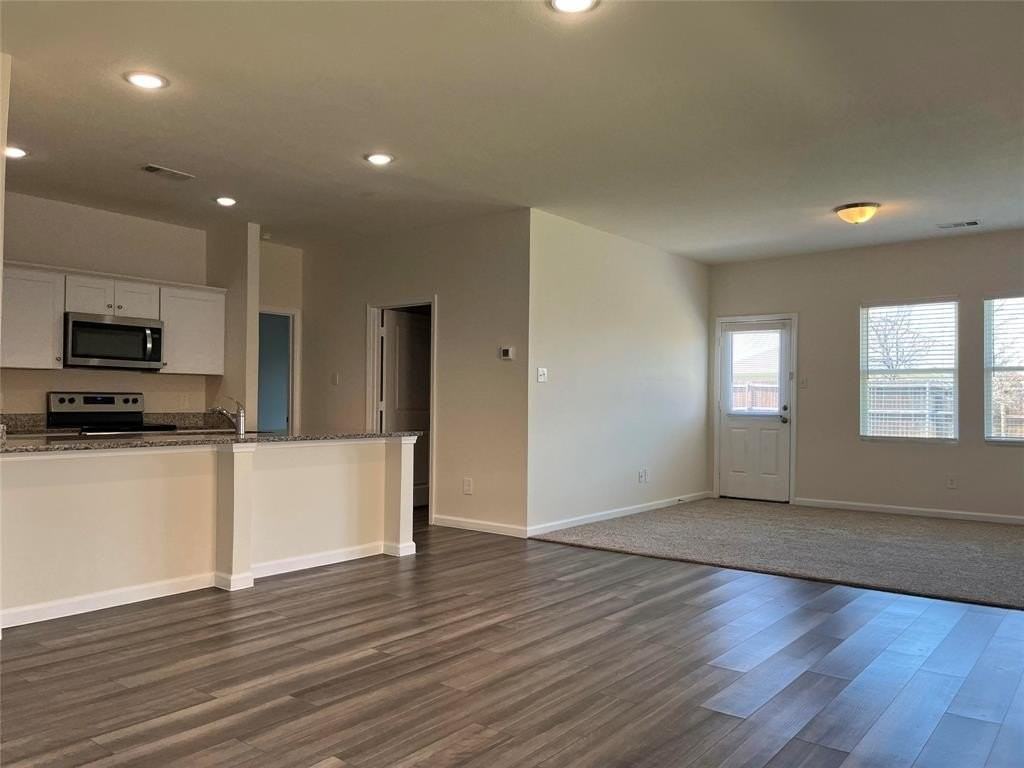 781 Richmond Dr - Photo 2 of 10