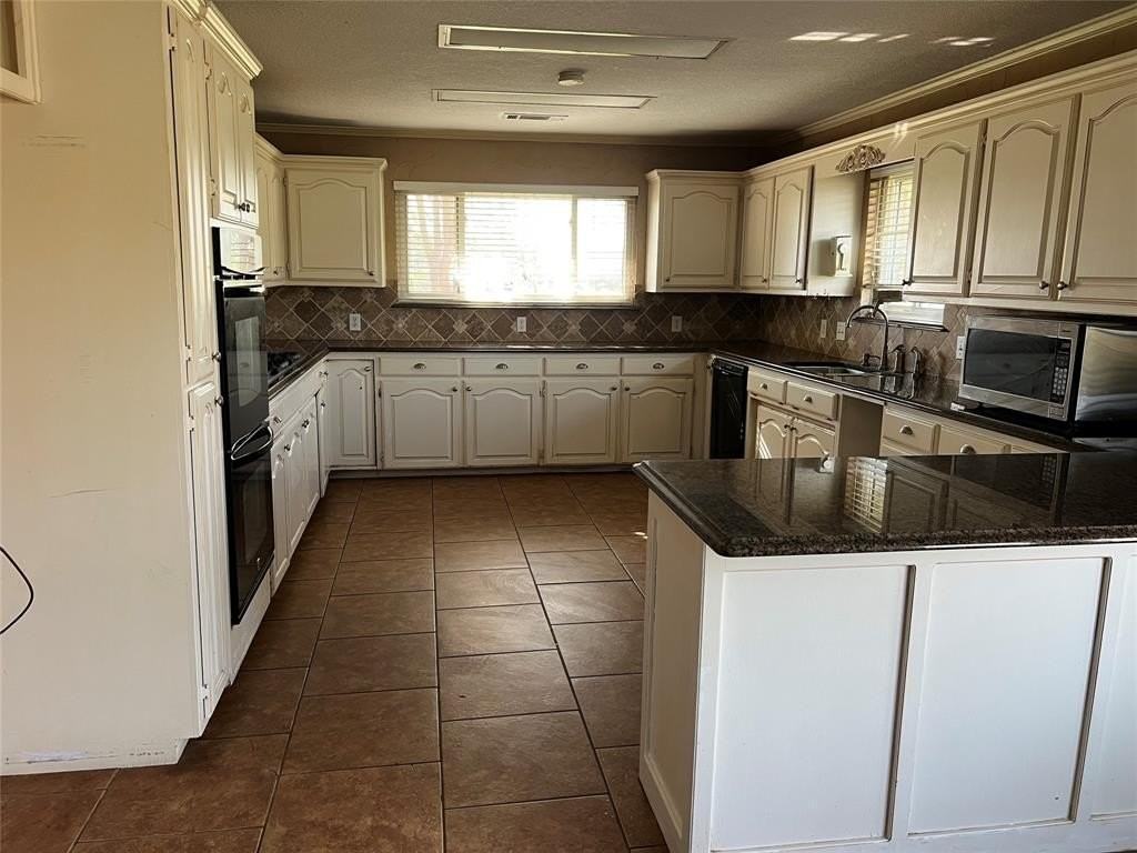 251 S 2nd St - Photo 6 of 13