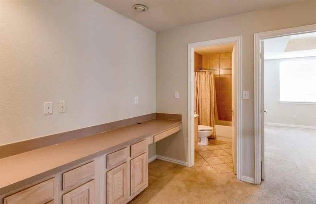 615 Regency Dr - Photo 4 of 12