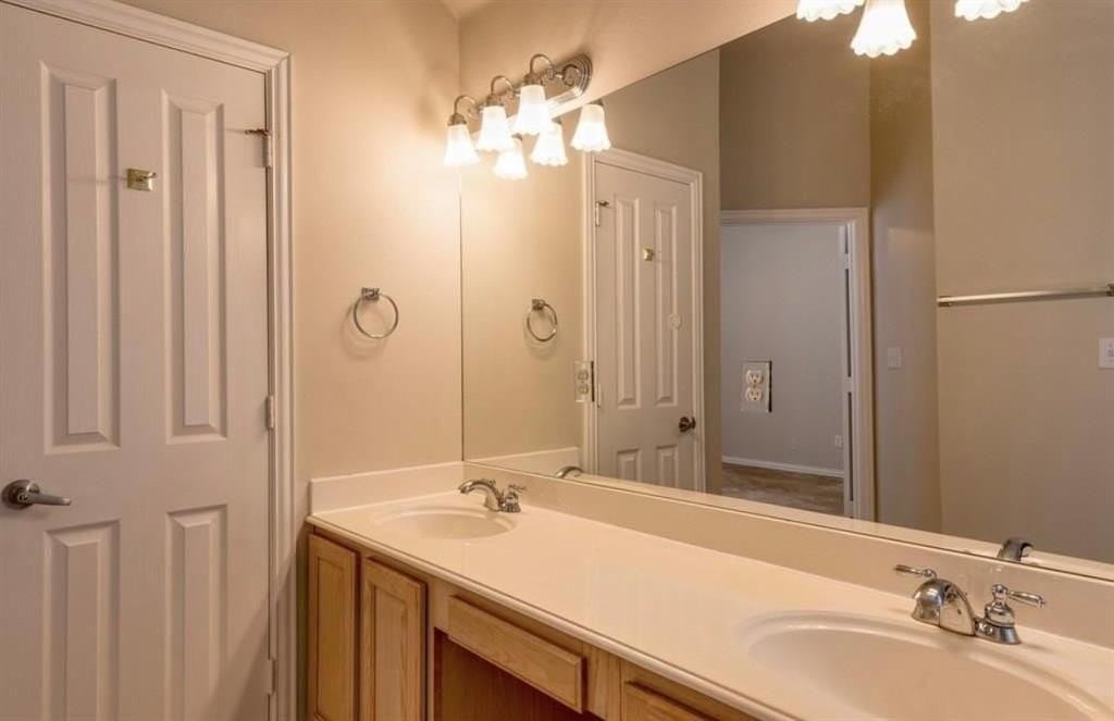 615 Regency Dr - Photo 6 of 12