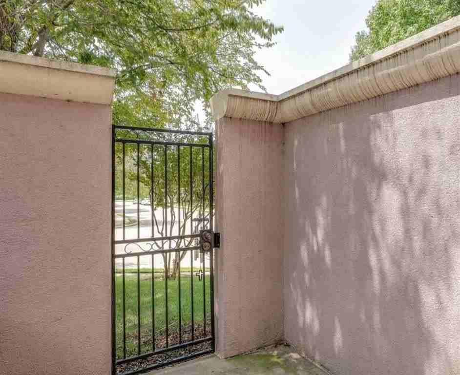 615 Regency Dr - Photo 7 of 12