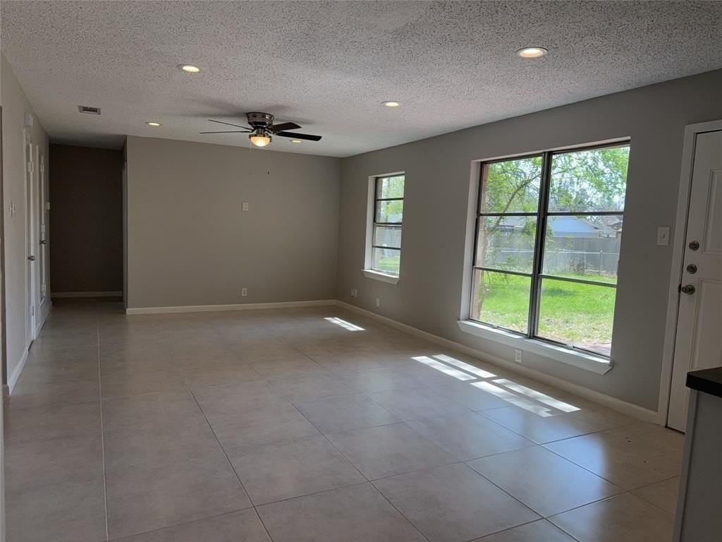 1229 Evergreen Dr - Photo 4 of 17