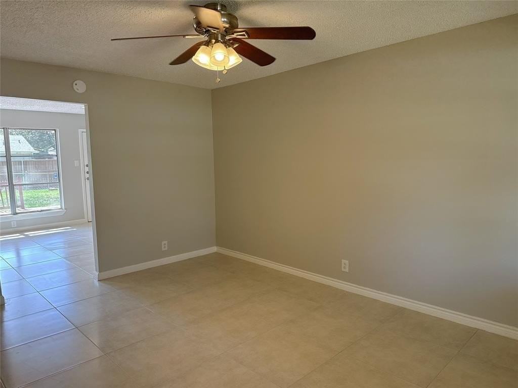 1229 Evergreen Dr - Photo 5 of 17