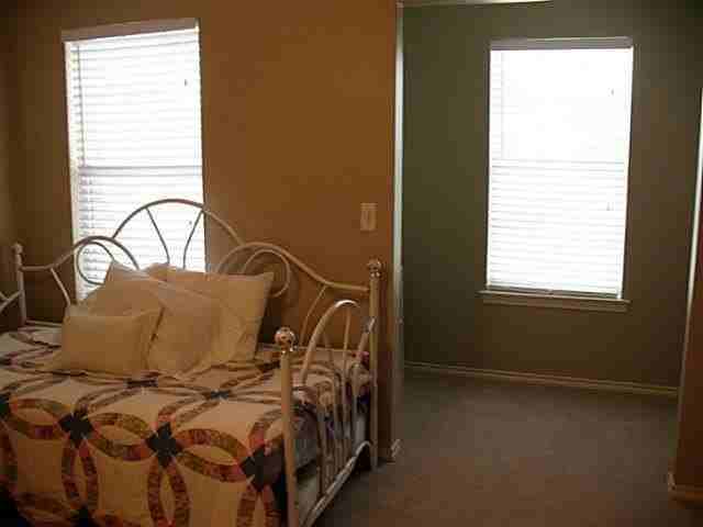 7805 Kinman Ln - Photo 6 of 16