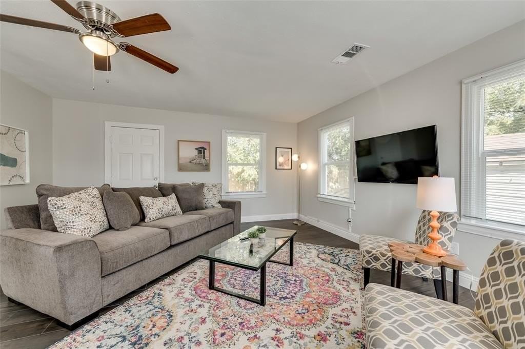 2314 S Hampton Rd - Photo 2 of 10