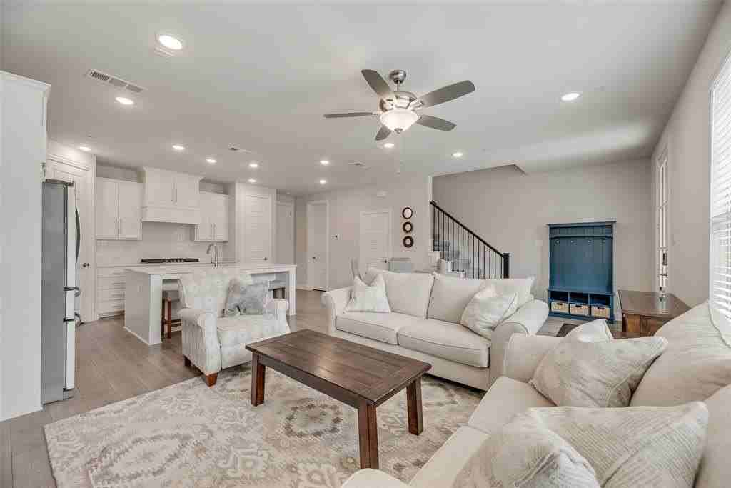 1965 Newman Ave - Photo 4 of 31