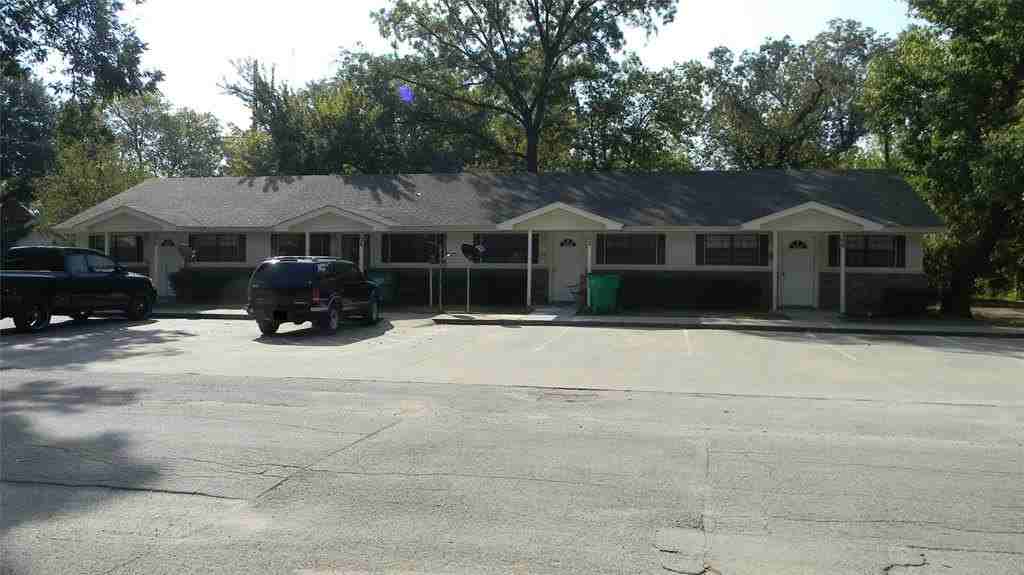 204 2nd St - Photo 3 of 3