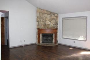 915 W Lovers Ln - Photo 1 of 1