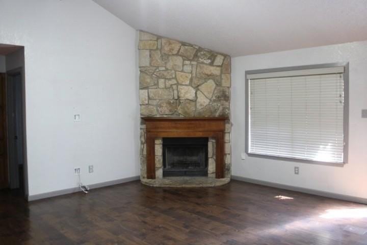 915 W Lovers Ln - Photo 2 of 18