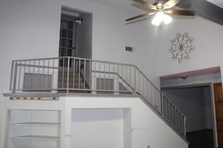 915 W Lovers Ln - Photo 7 of 18