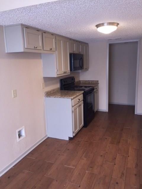 10101 Camelot Dr - Photo 4 of 13