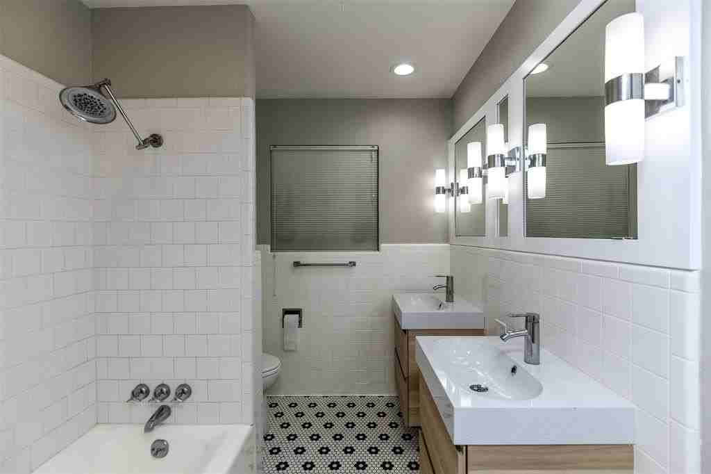 4408 Granbury Rd - Photo 4 of 10