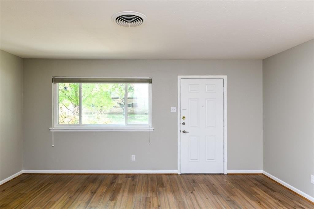 4408 Granbury Rd - Photo 5 of 10