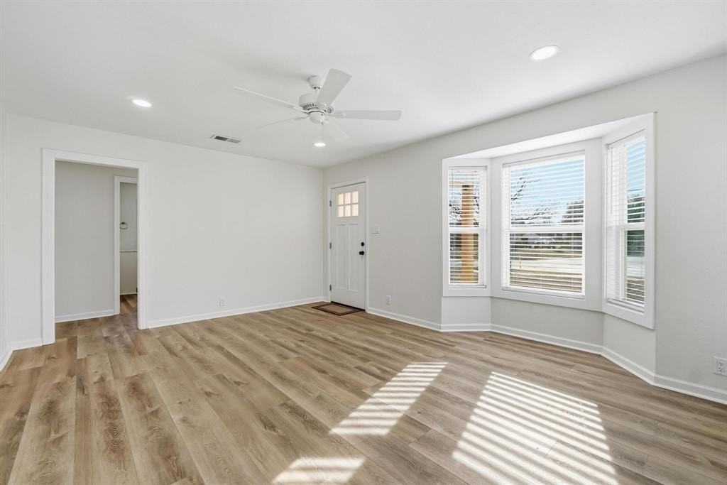 242 College Dr - Photo 6 of 26