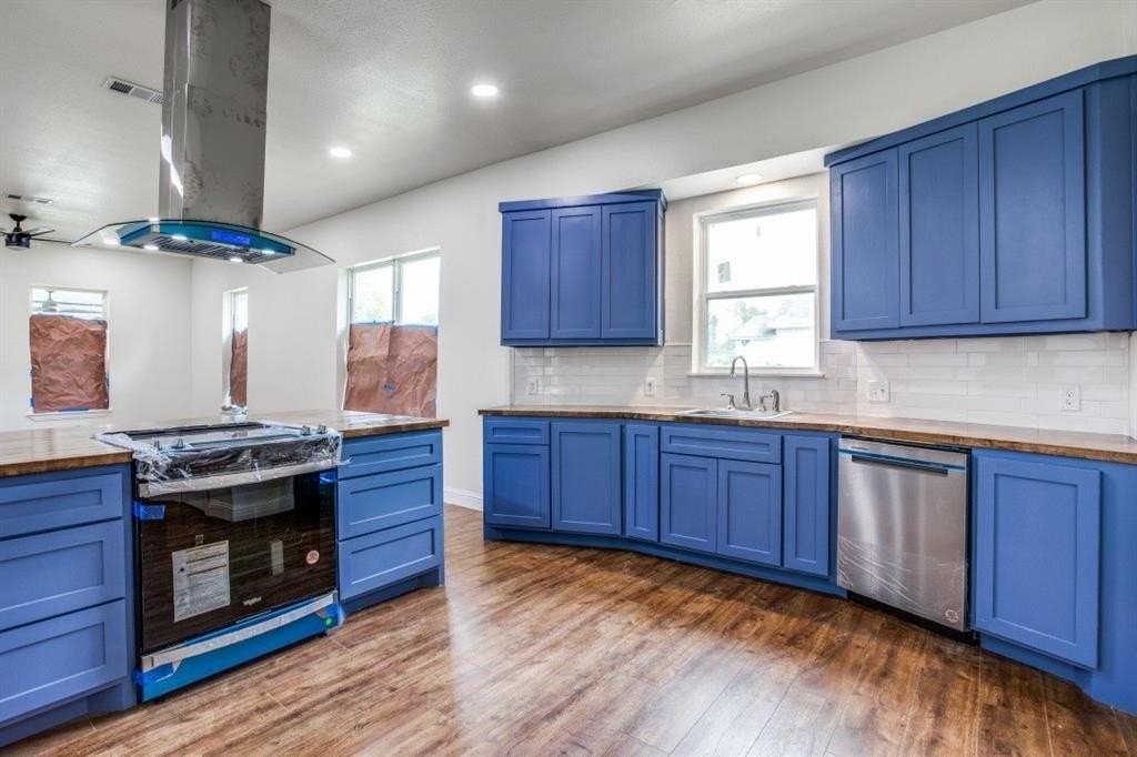 3423 S Harwood St - Photo 4 of 12