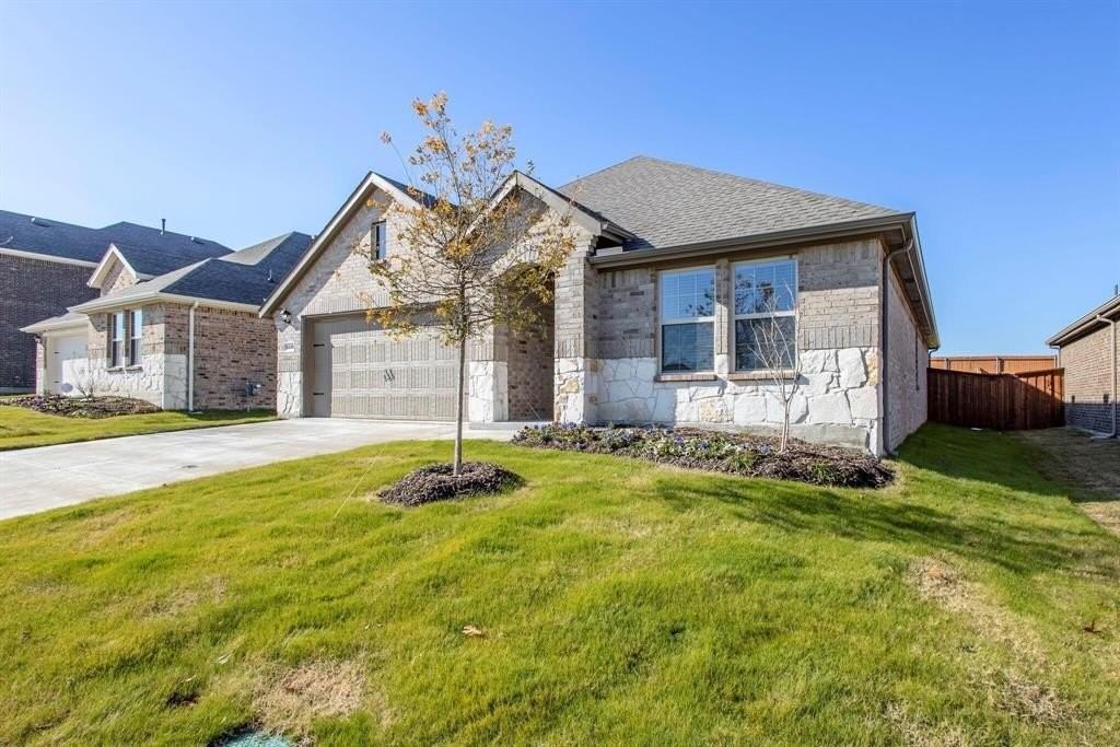 2110 Hummingbird St - Photo 2 of 24