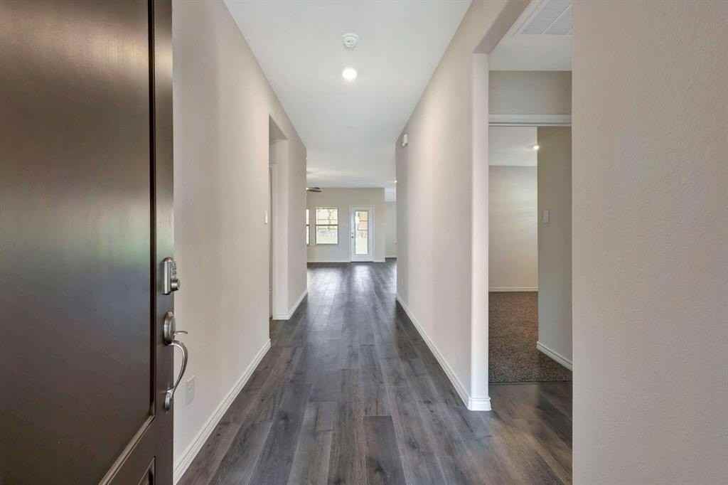 2110 Hummingbird St - Photo 3 of 24