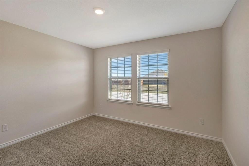 2110 Hummingbird St - Photo 4 of 24