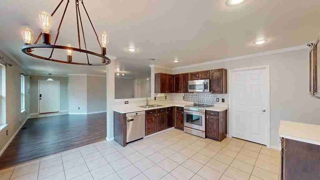 476 Eisenhower Ln - Photo 4 of 19