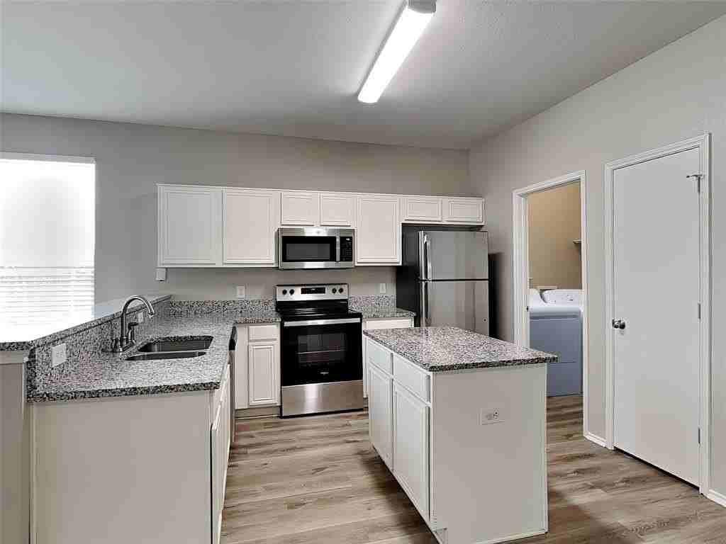 10008 Blue Bell Dr - Photo 6 of 20