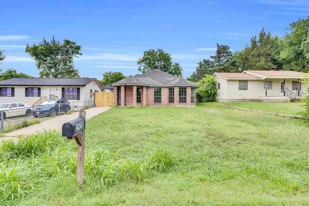 2520 Fatima Ave - Photo 3 of 26