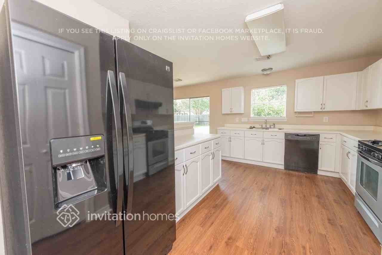 6427 Founding Dr - Photo 5 of 14