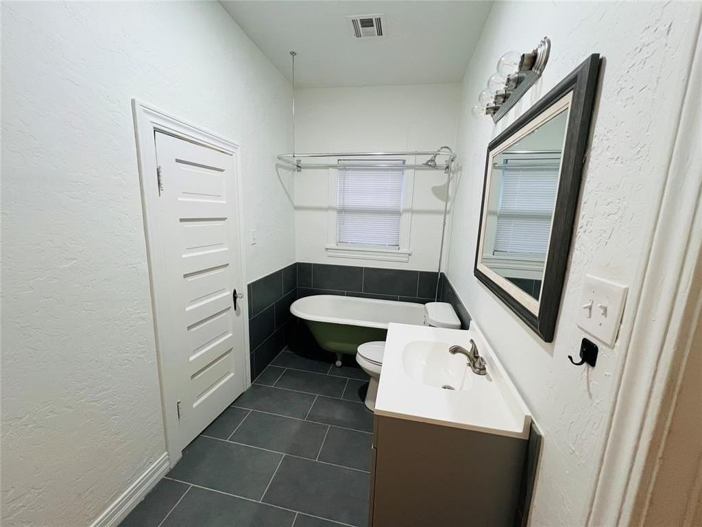 224 W Eufaula St - Photo 3 of 15