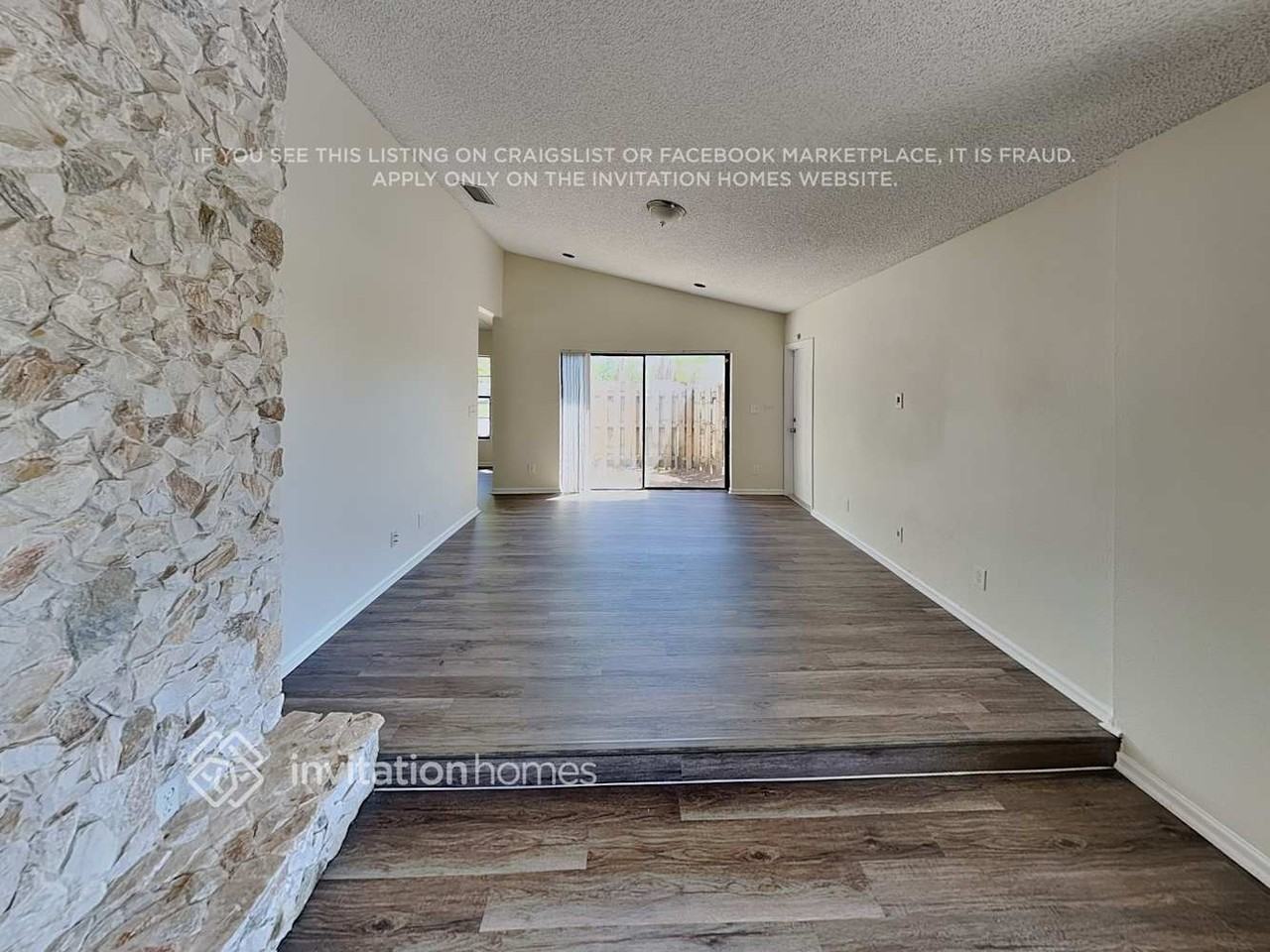 10941 Nw 7th St - Photo 3 of 19