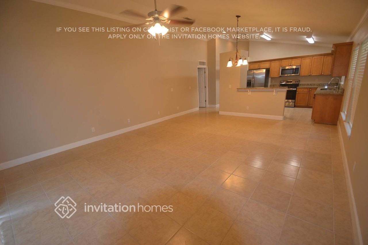 5328 Blue Grass St - Photo 3 of 10