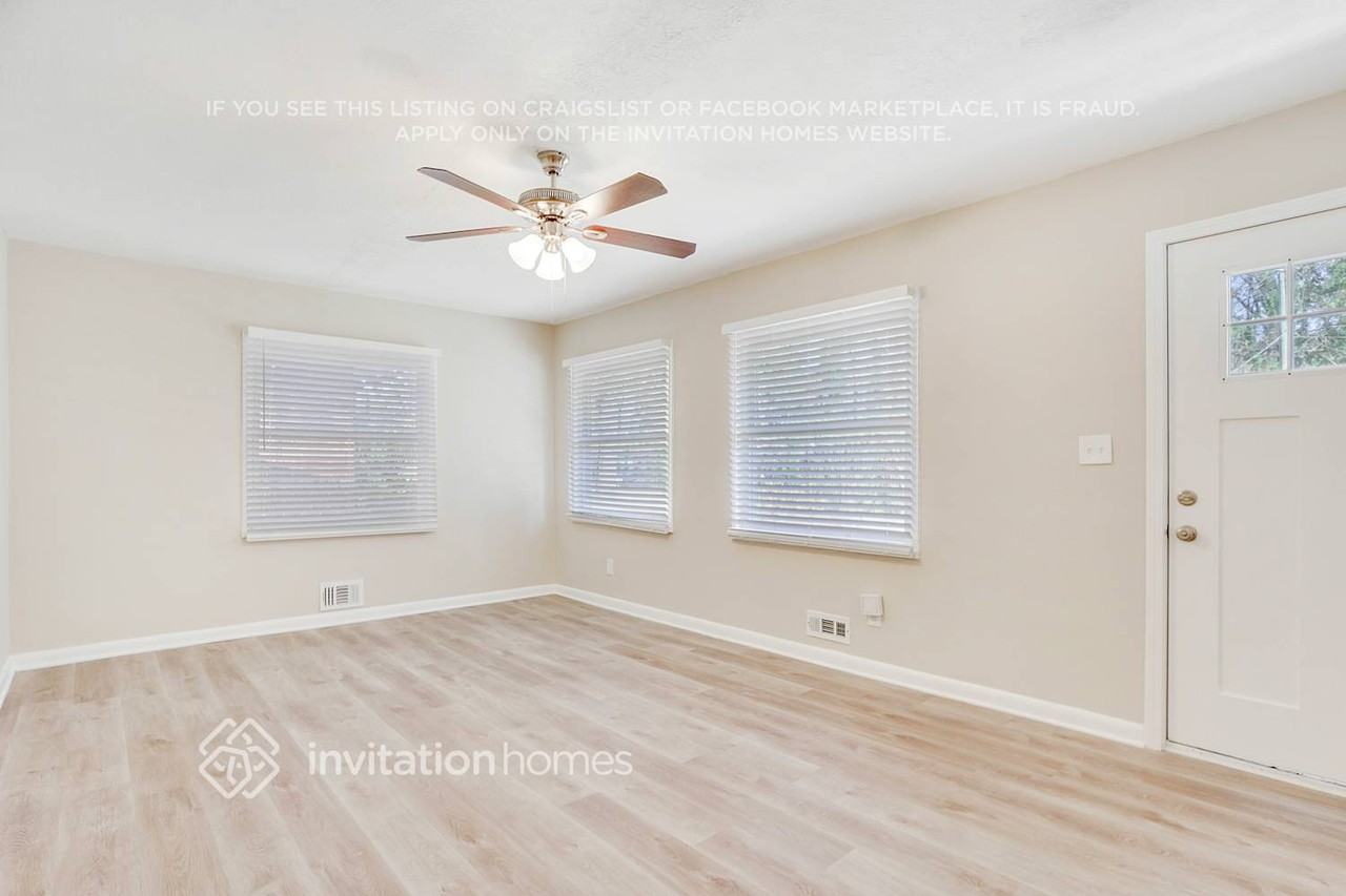 1873 Shamrock Dr - Photo 3 of 21