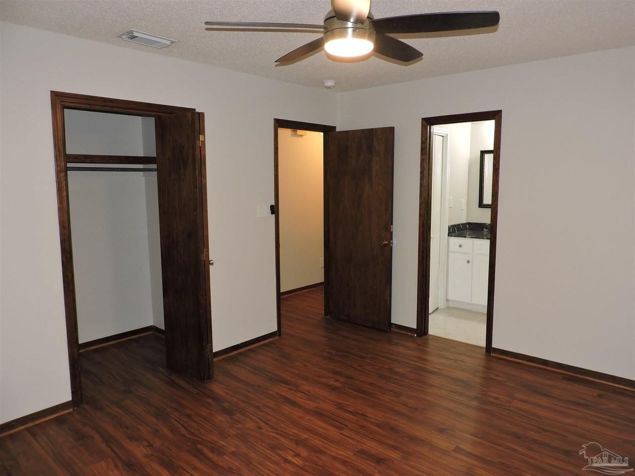 3480 Blueridge Dr - Photo 4 of 28