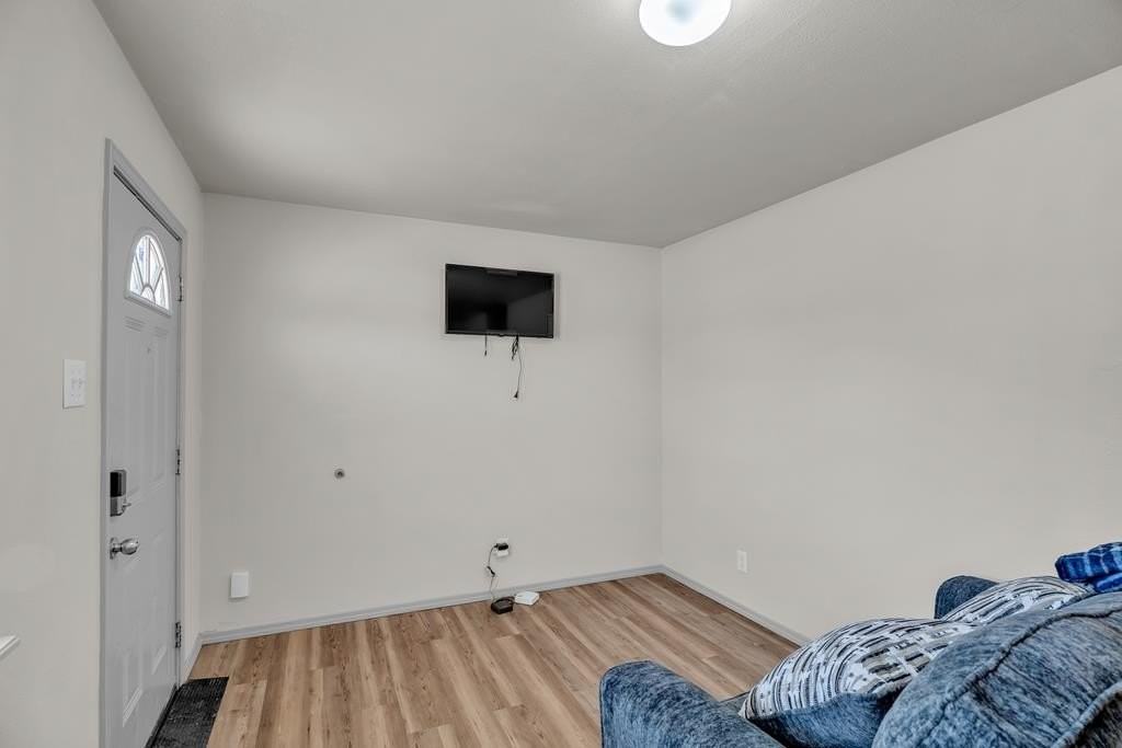 2105 S Main St Apt G - Photo 4 of 28