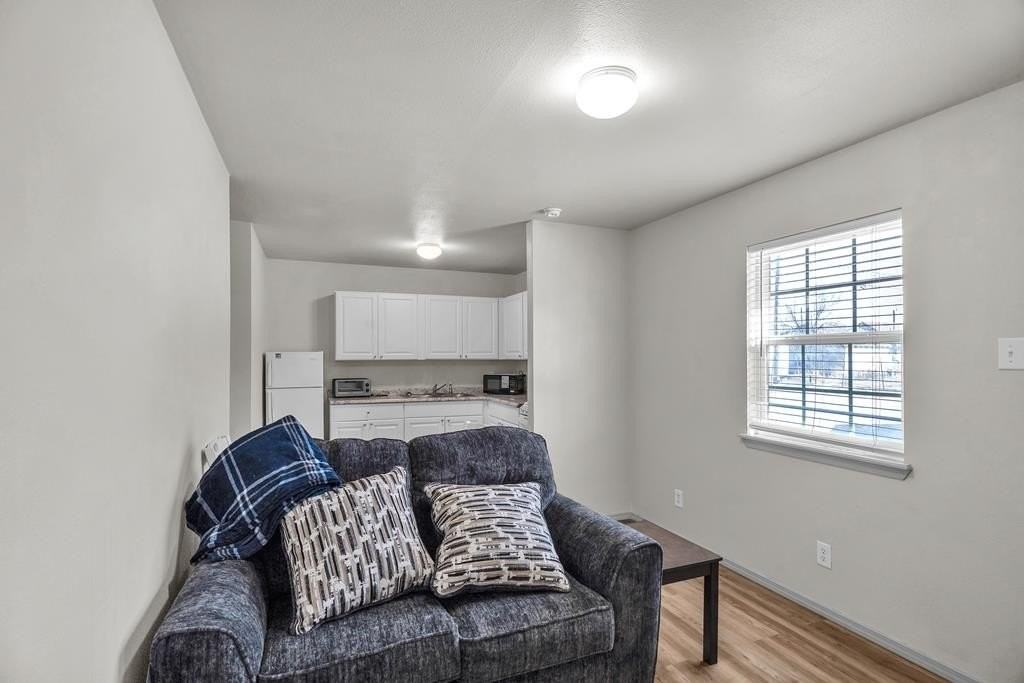 2105 S Main St Apt G - Photo 5 of 28