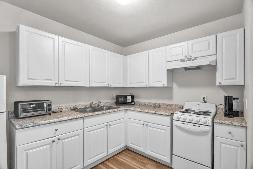 2105 S Main St Apt G - Photo 6 of 28