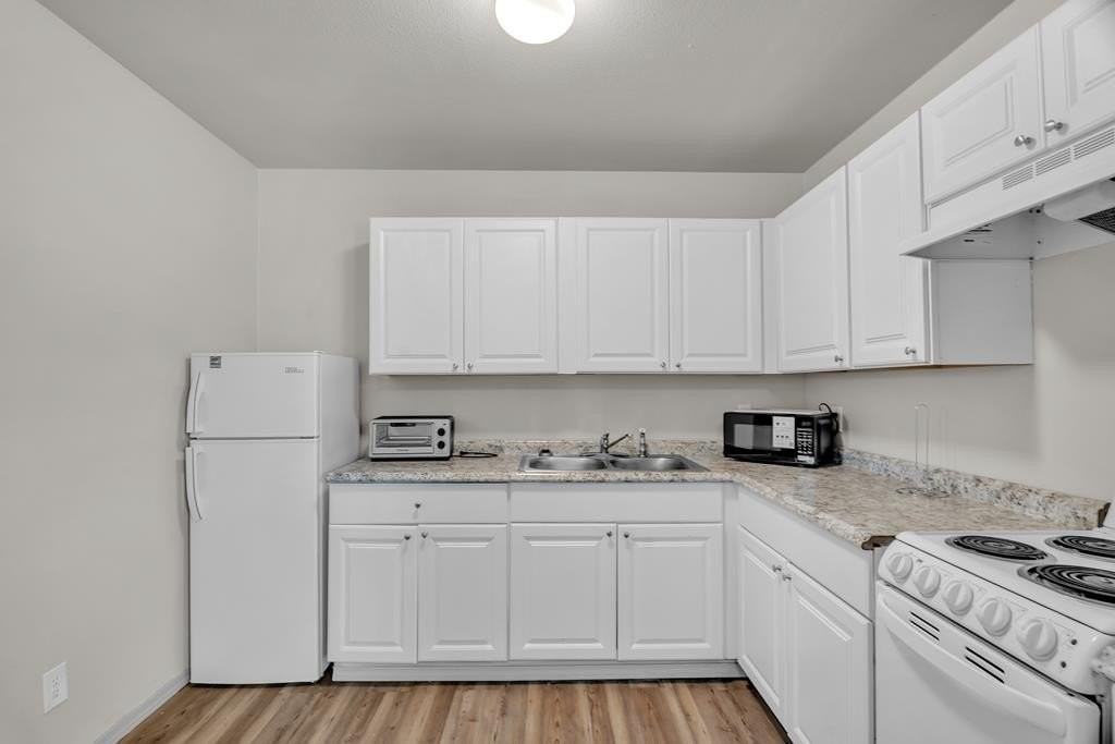 2105 S Main St Apt G - Photo 7 of 28