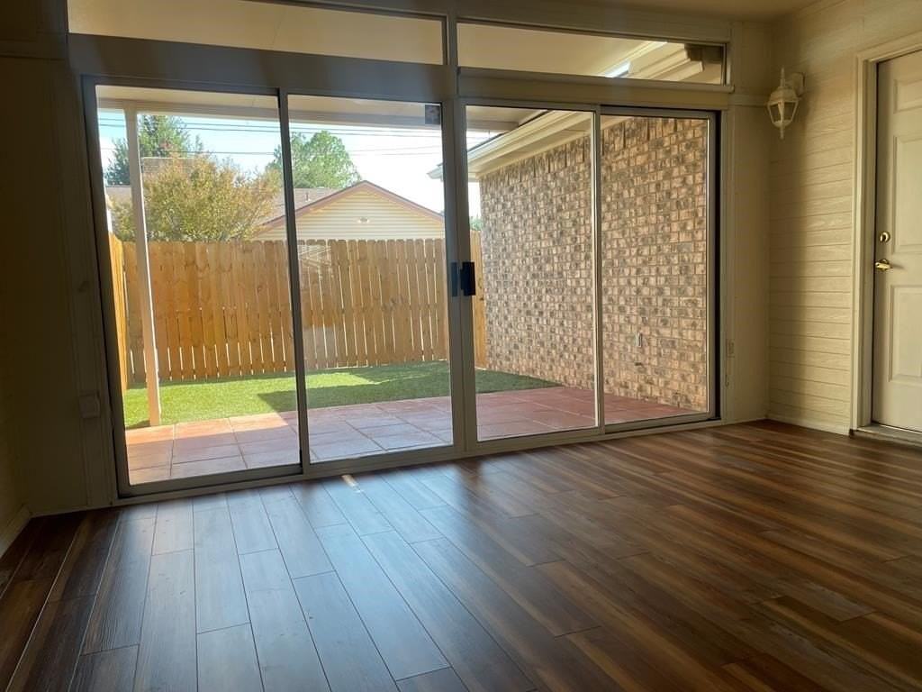 4711 Dentcrest Dr Apt B - Photo 4 of 12