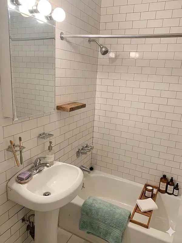 951 Amsterdam Ave #4C - Photo 4 of 4