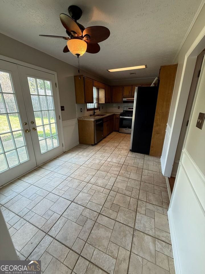 1555 Hardin Ave - Photo 3 of 29