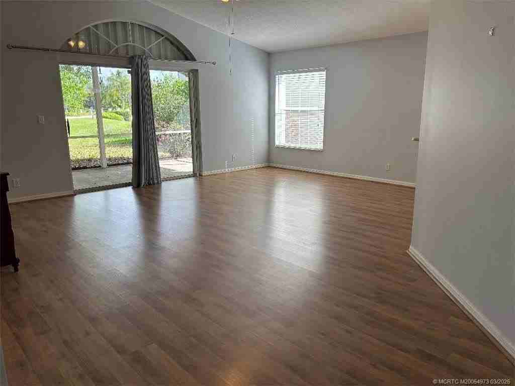 3486 Sw Pindo Palm Ln - Photo 5 of 43