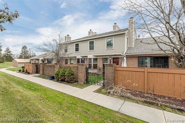 22353 Peachtree - Photo 3 of 24