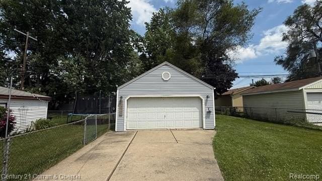 7555 Ziegler St - Photo 5 of 22