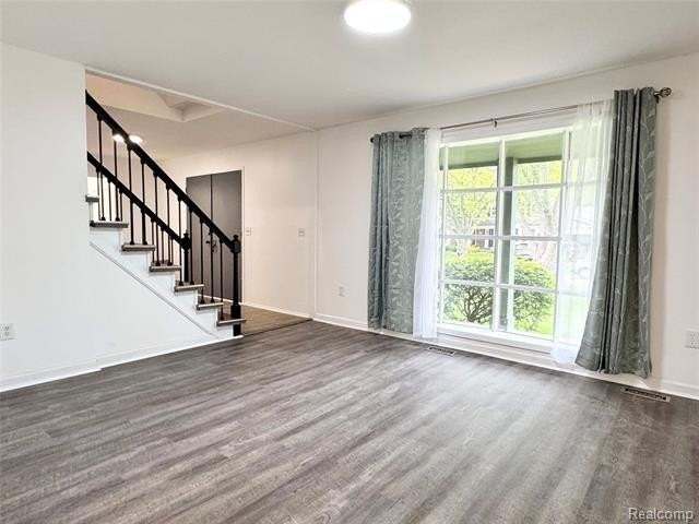 3095 Rolling Green Cir S - Photo 3 of 20