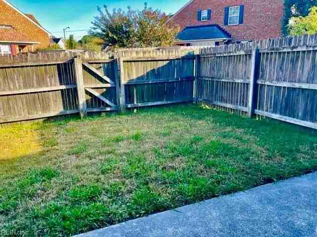 740 Hunters Quay - Photo 3 of 10