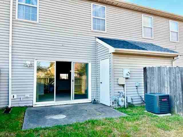 740 Hunters Quay - Photo 4 of 10