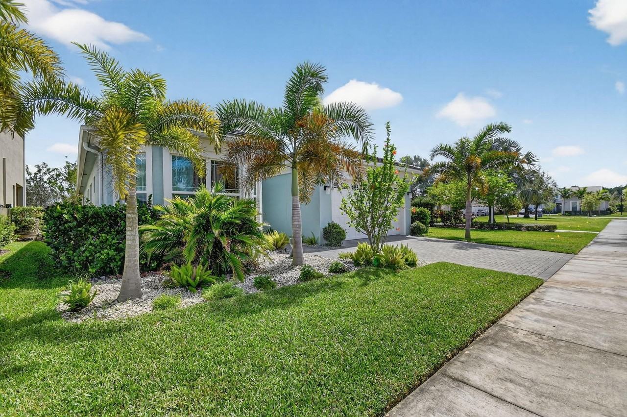 4560 Ambersweet Way - Photo 2 of 50