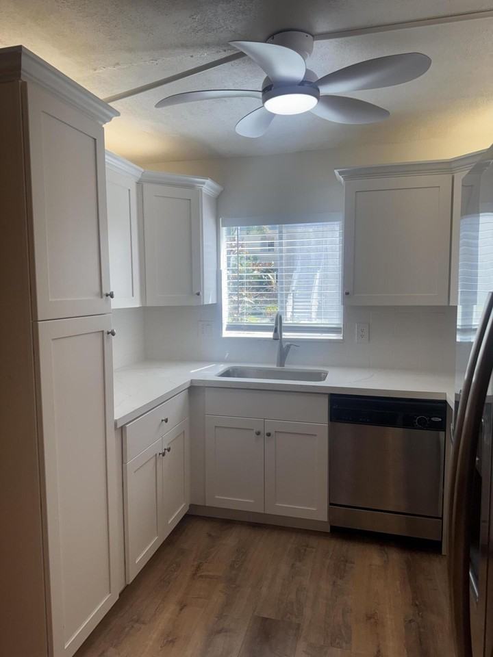 1444 Se Riverside Dr Unit B-7 - Photo 3 of 29